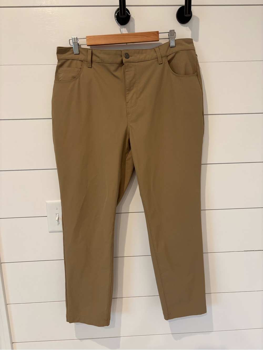 Fabletics Men's Khaki Chinos - Olive/Tan